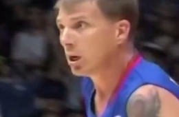 Jason Williams In Game Bounce Pass Alley-oop