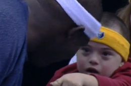 Zach Randolph Gives a Young Fan His Shirt