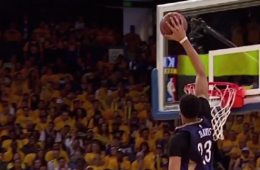 Anthony Davis Touched the Sky For An Alley-Oop