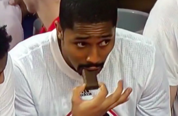 Spencer Dinwiddie Caught Snacking On the Bench