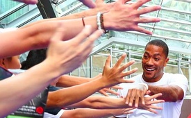Derrick Rose Plays 1-On-1 With Fans In Japan