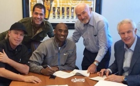 Kobe Bryant Signs Two-Year $48.5M Extension With Lakers