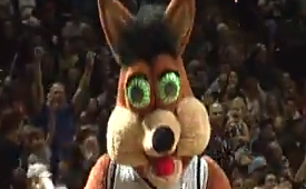 The Spurs Mascot Hits an Unbelievable Shot