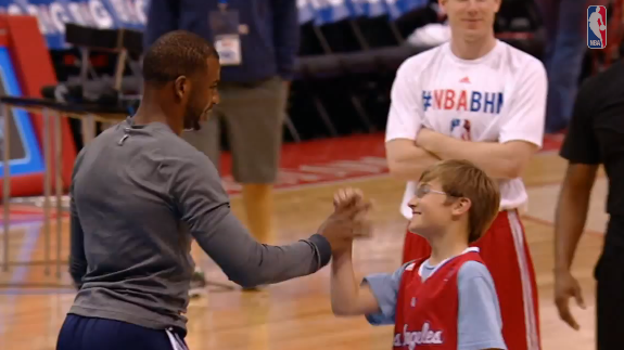 Chris Paul Plays 1-on-1 with Young Fan