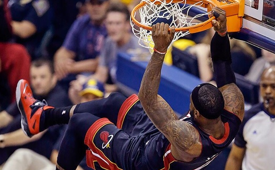 LeBron James Crushes an Alley-oop to Start Game 5