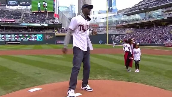 Kevin Garnett Throws Out First Pitch at Twins Opener