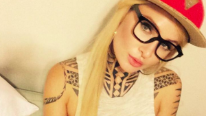 The Distraction: The Distraction: Tessa Lizz