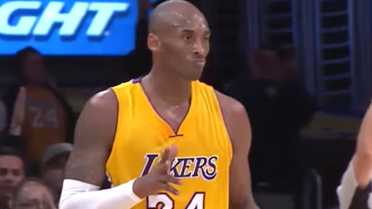 Kobe Bryant Scores 22, Lakers Beat Bucks