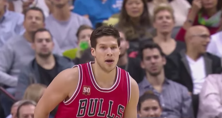 Doug McDermott Rallies Bulls Past Toronto