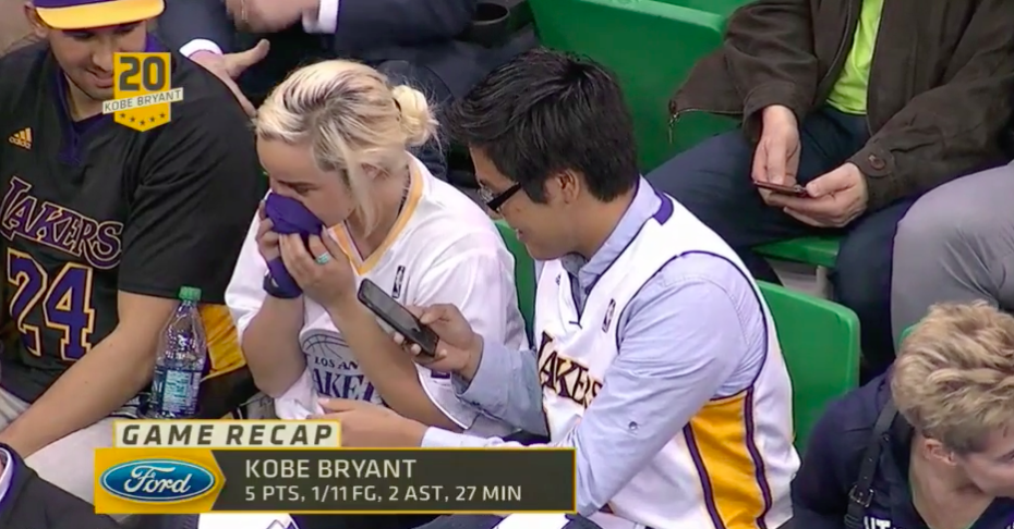 Kobe Bryant Fans Smell His Shooting Sleeve