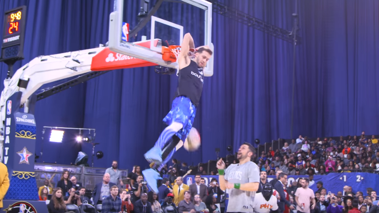 Celebrity Game Halftime Dunk Expo
